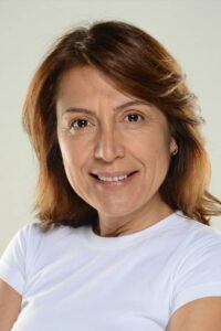 Asuman Dabak Aynadaki Yabancı dizisi oyuncusu