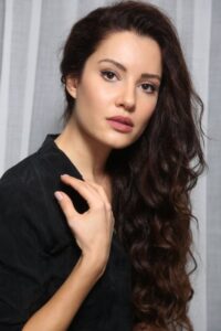 Ece İrtem Bay Yanlış dizisi oyuncusu