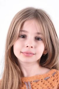 Azra Aksu Baht Oyunu dizisi oyuncusu