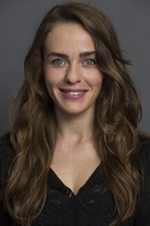 Tuğba Çom oyuncu fotoğrafı