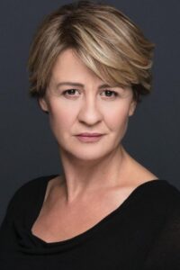 Hülya Gülşen Irmak Hudutsuz Sevda dizisi oyuncusu