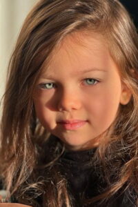 Sara Yılmaz Aynadaki Yabancı dizisi oyuncusu